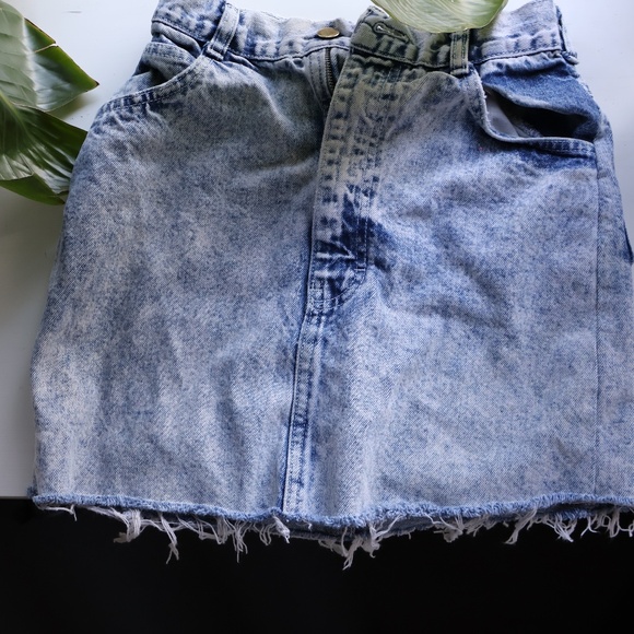 VINTAGE ACID WASH HIGH WAIST DENIM SKIRT - Picture 2 of 8